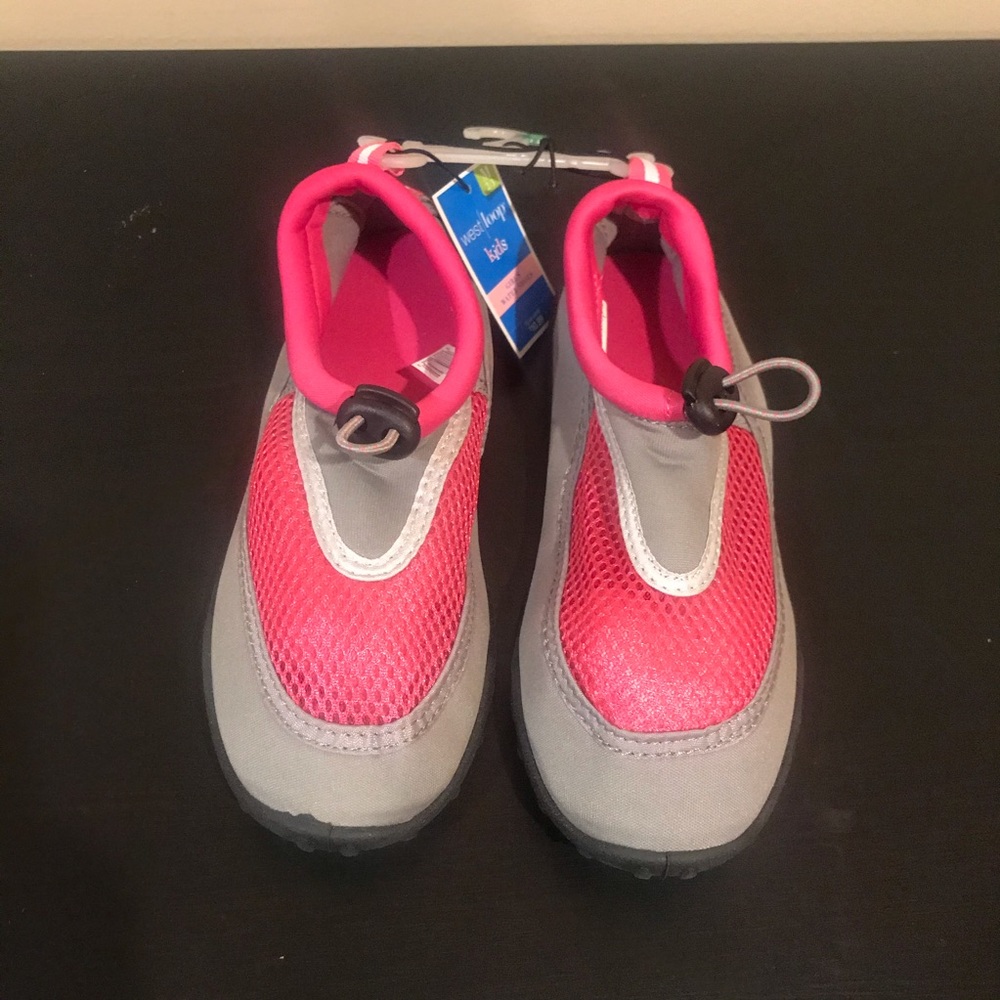 🍀 West Loop Girls water shoes